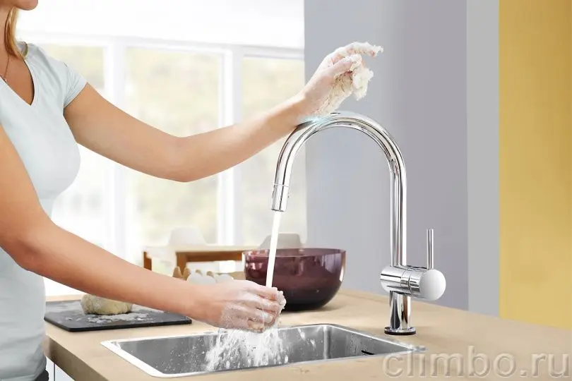 Смеситель для кухни grohe minta с выдвижным l изливом хром 32168000